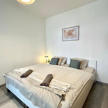 The Elite Suite Downtown 2- Bedroom Apt Ac & Garage Parking Bratislava Esterno foto