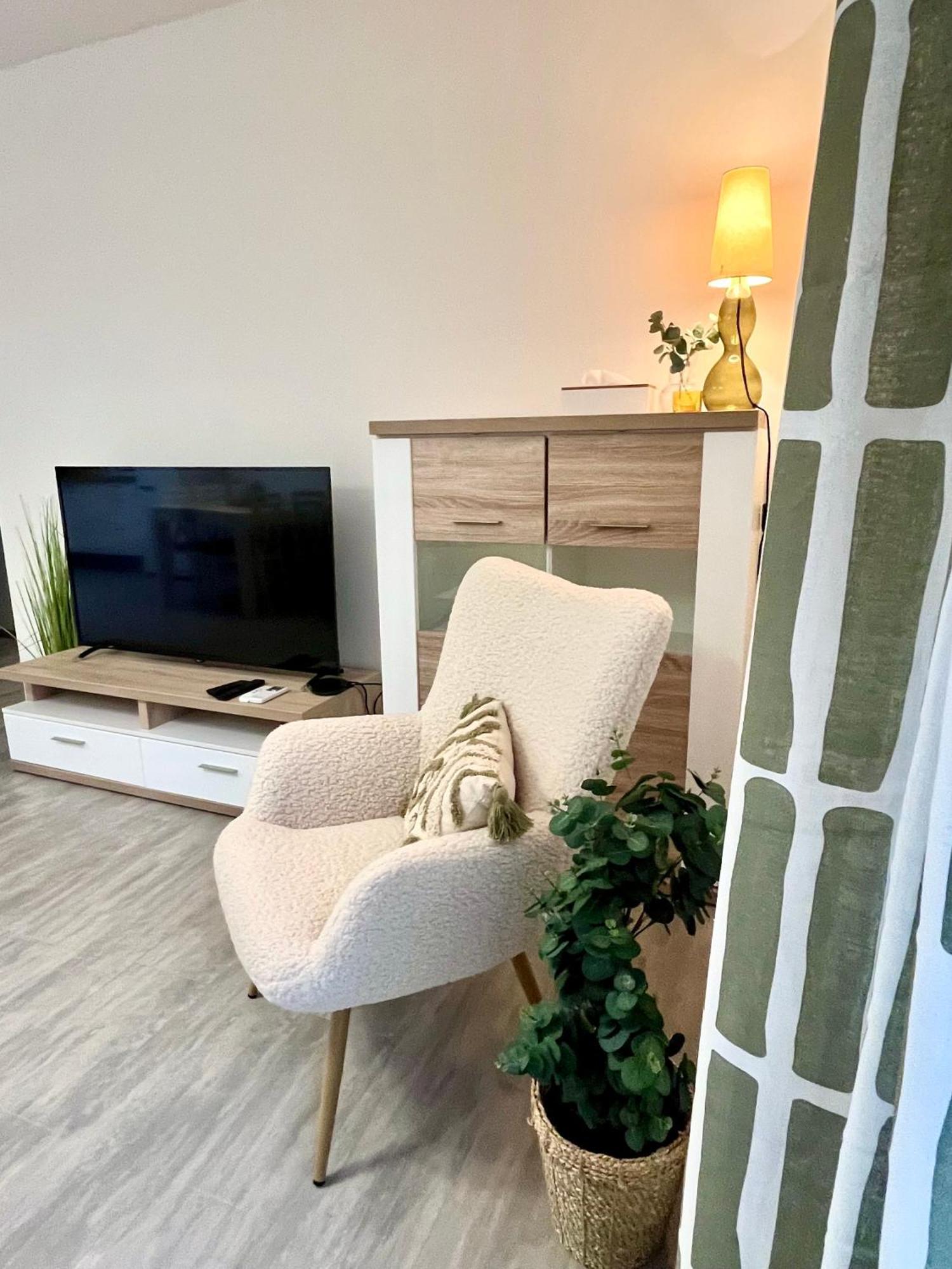 The Elite Suite Downtown 2- Bedroom Apt Ac & Garage Parking Bratislava Esterno foto