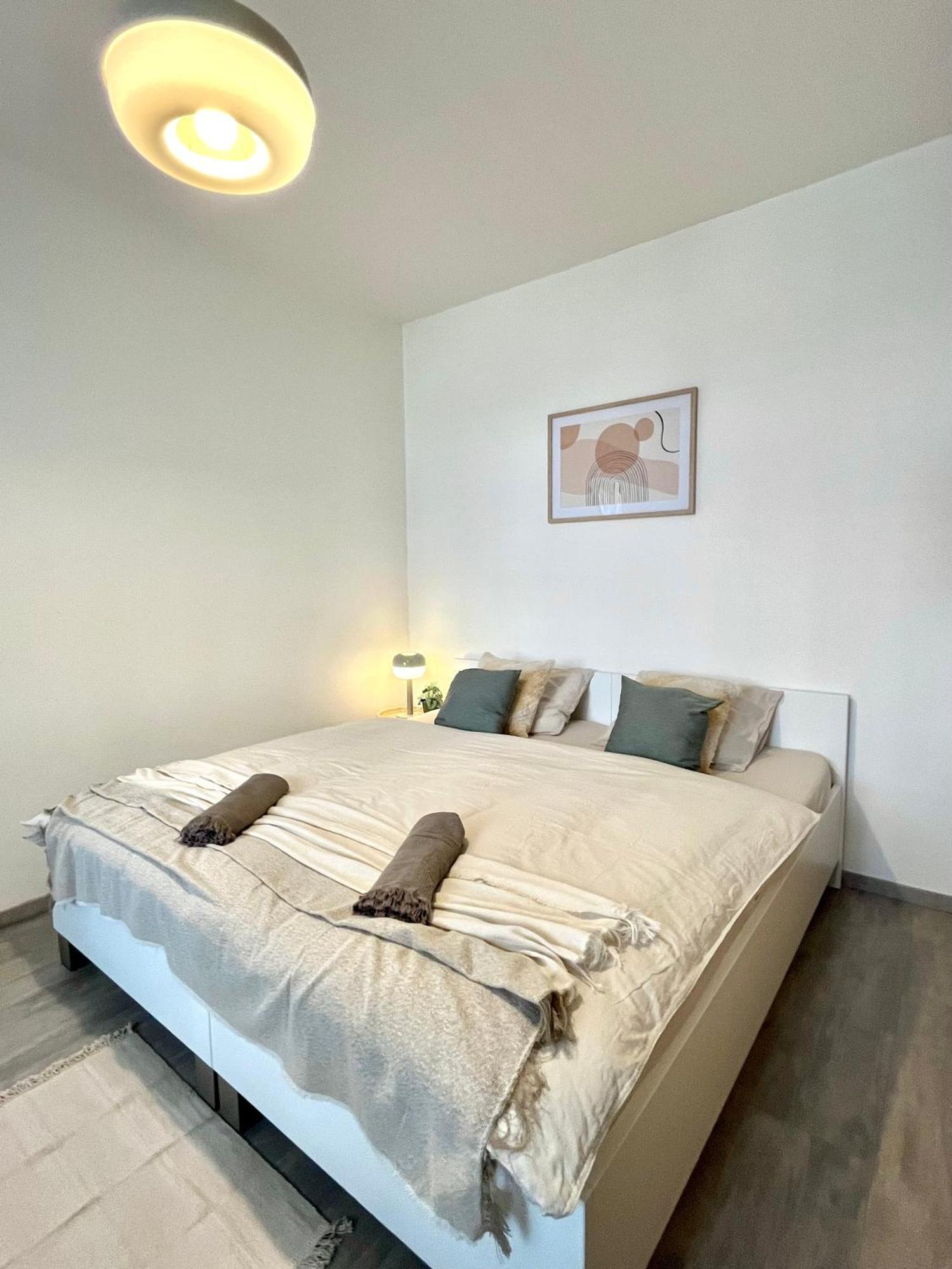 The Elite Suite Downtown 2- Bedroom Apt Ac & Garage Parking Bratislava Esterno foto