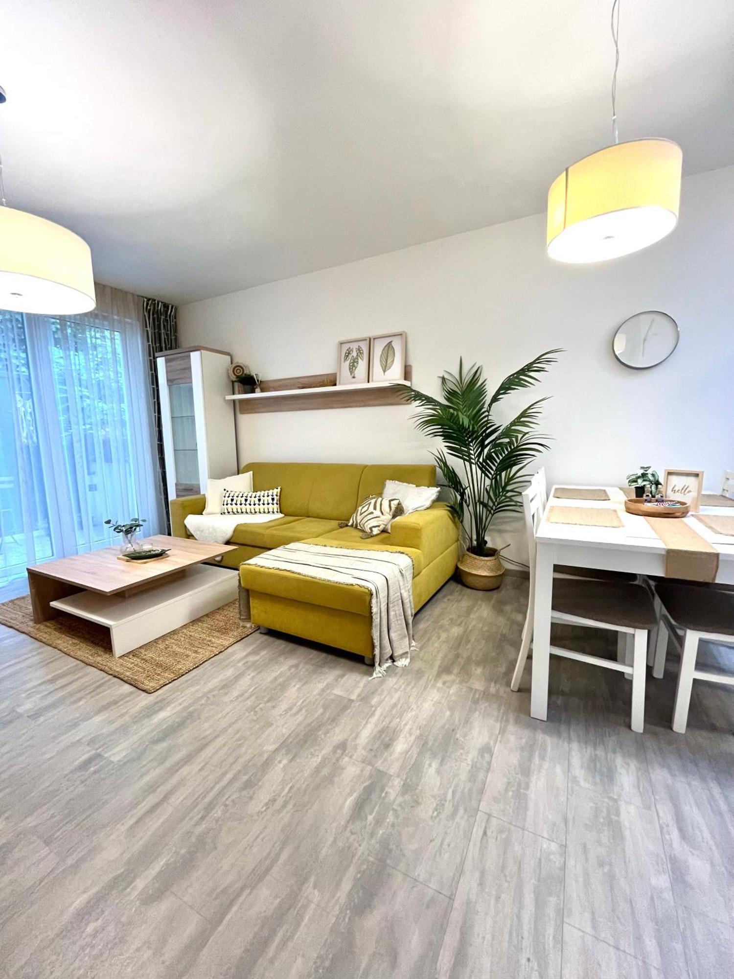 The Elite Suite Downtown 2- Bedroom Apt Ac & Garage Parking Bratislava Esterno foto
